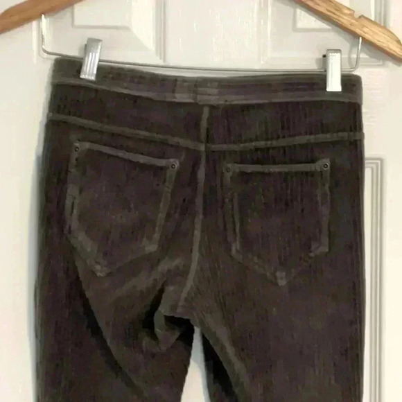 HUE Corduroy Jeggings  Size Small - Picture 3 of 4